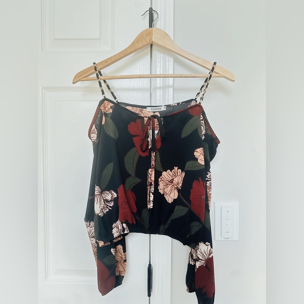 🤍 Cute Off the shoulder blouse (Cropped)